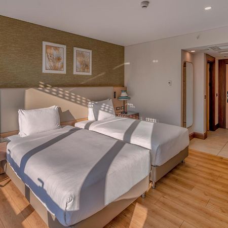Doubletree By Hilton Antalya City Centre Екстер'єр фото A room at the hotel