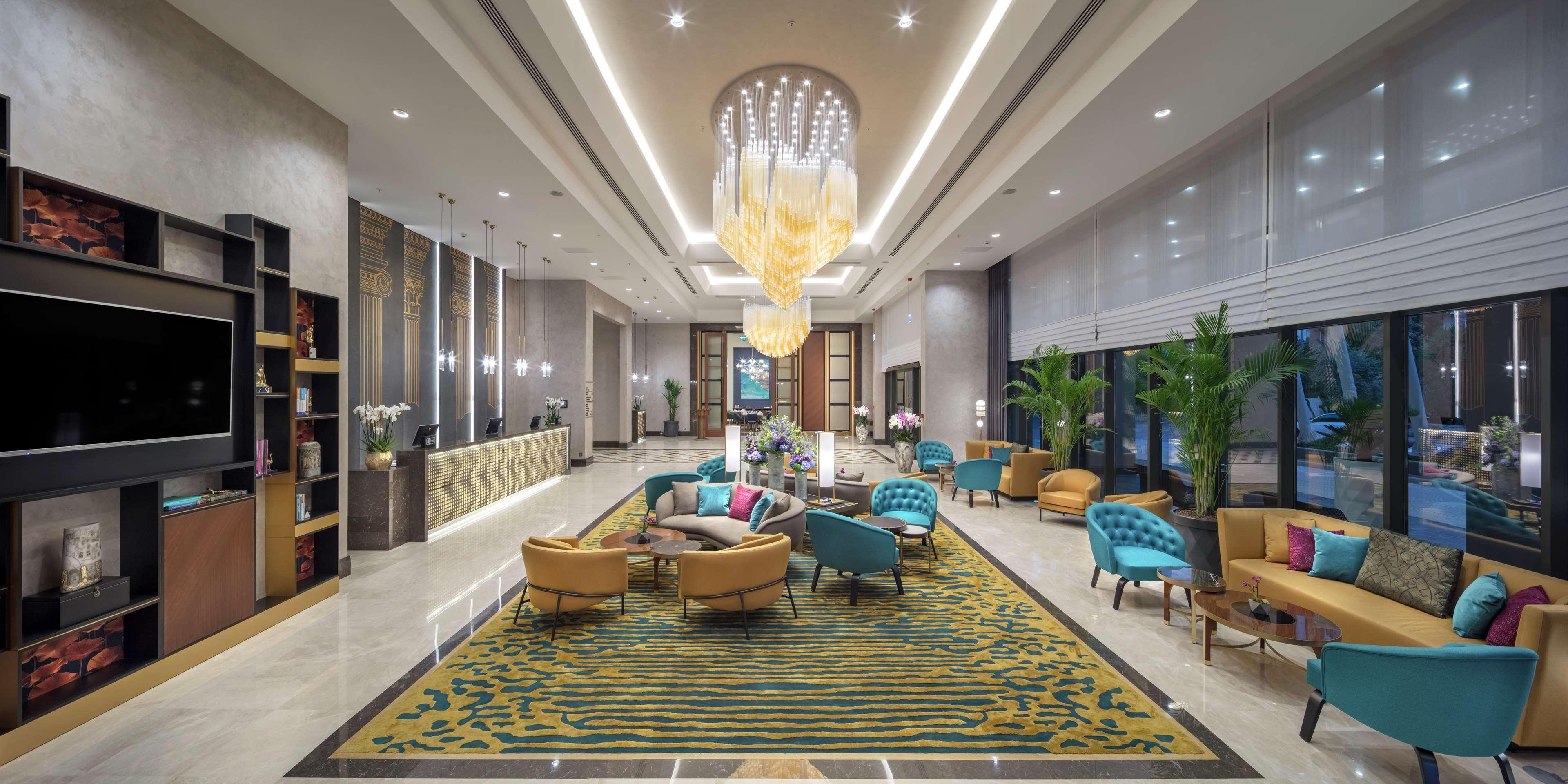 Doubletree By Hilton Antalya City Centre Екстер'єр фото Lobby