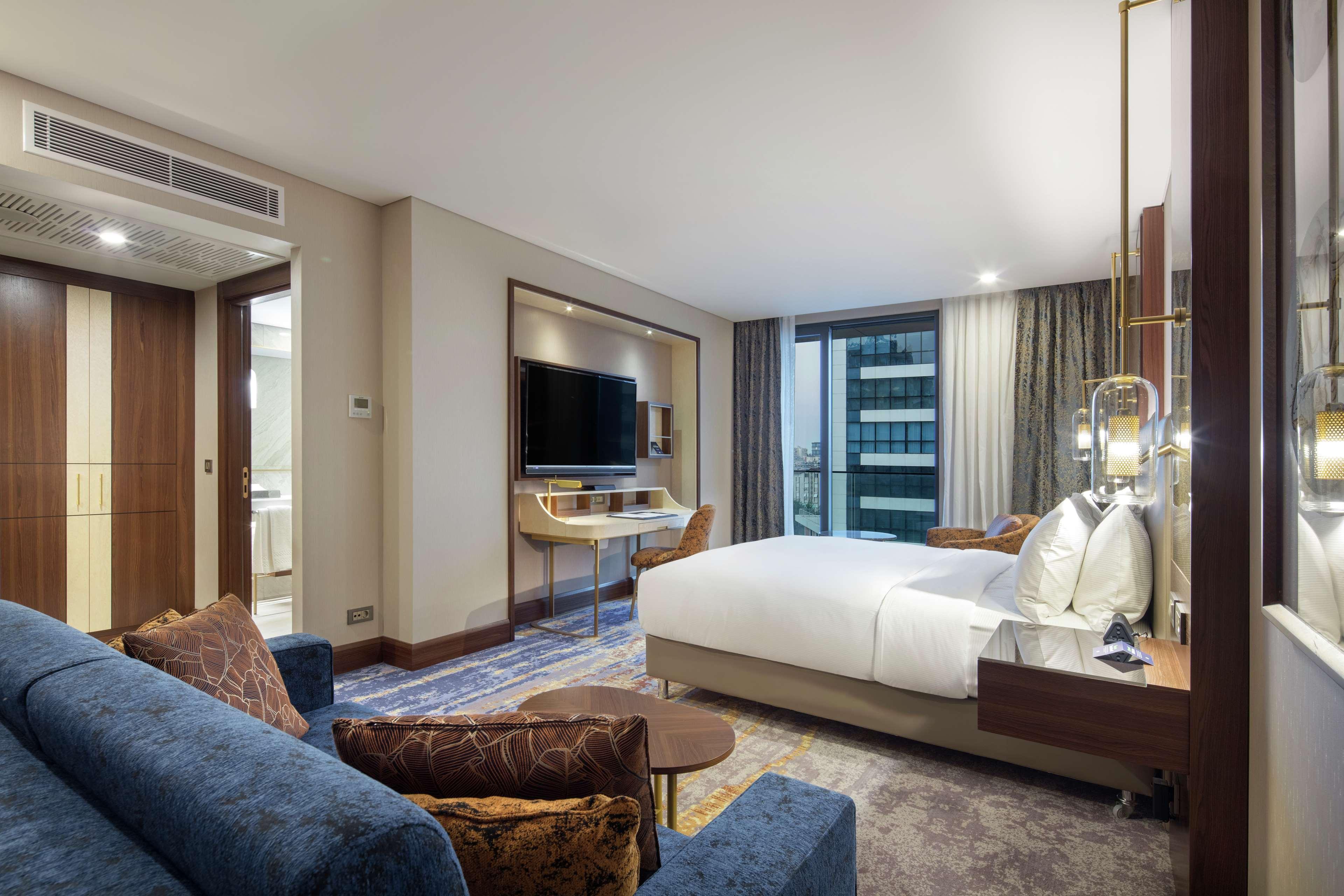 Doubletree By Hilton Antalya City Centre Екстер'єр фото A suite at the hotel