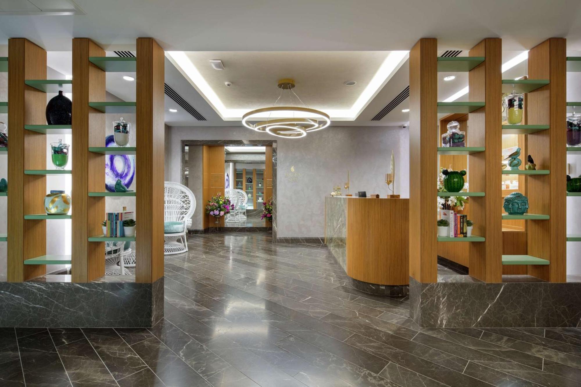 Doubletree By Hilton Antalya City Centre Екстер'єр фото The interior of the clinic