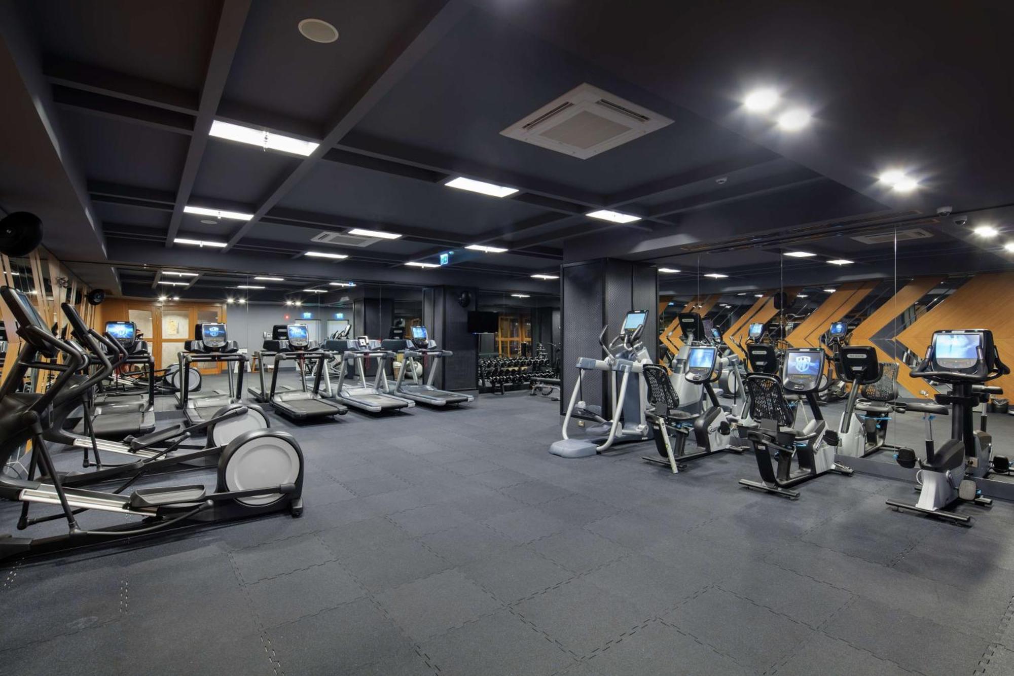 Doubletree By Hilton Antalya City Centre Екстер'єр фото The gym at the hotel