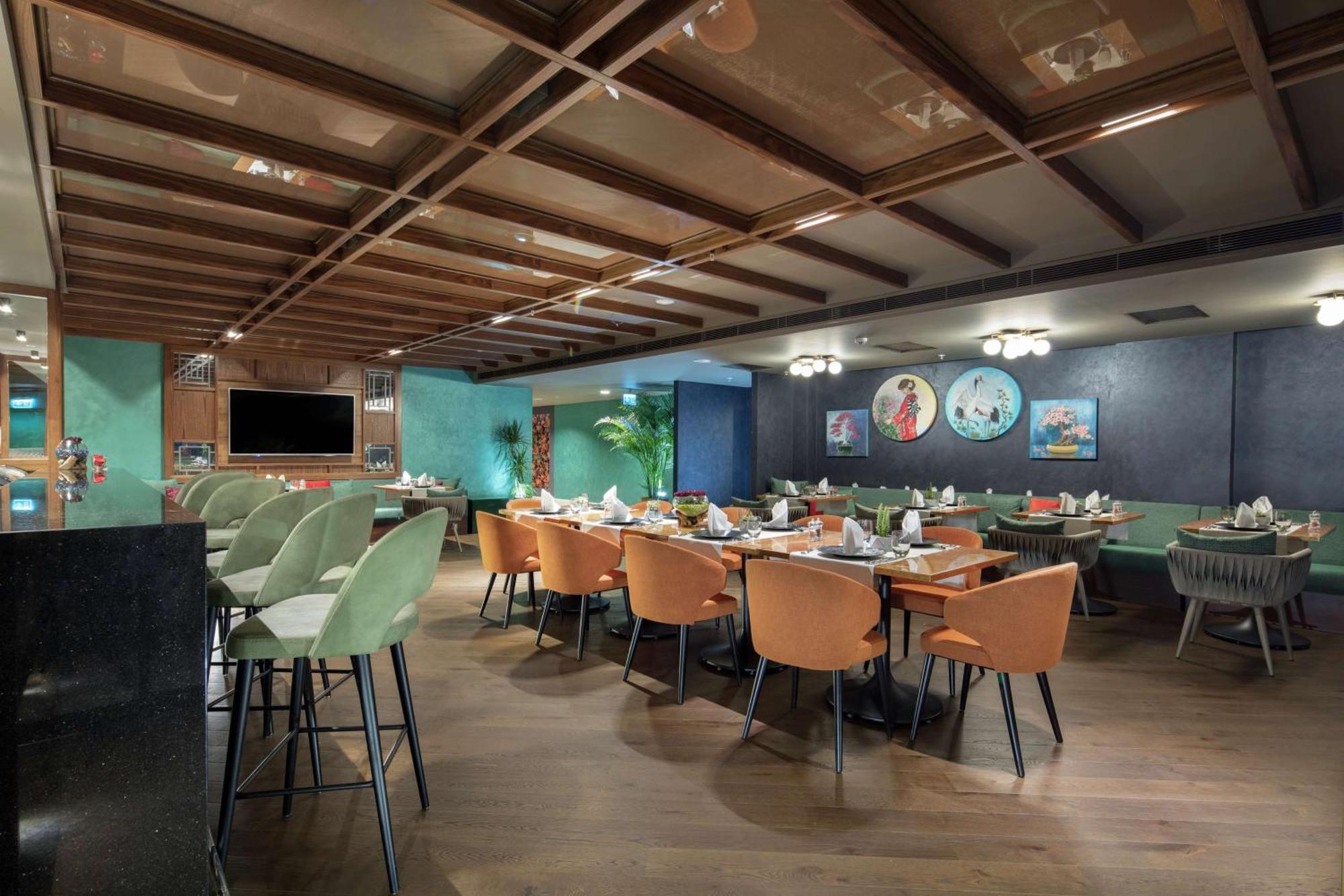Doubletree By Hilton Antalya City Centre Екстер'єр фото The interior of the restaurant