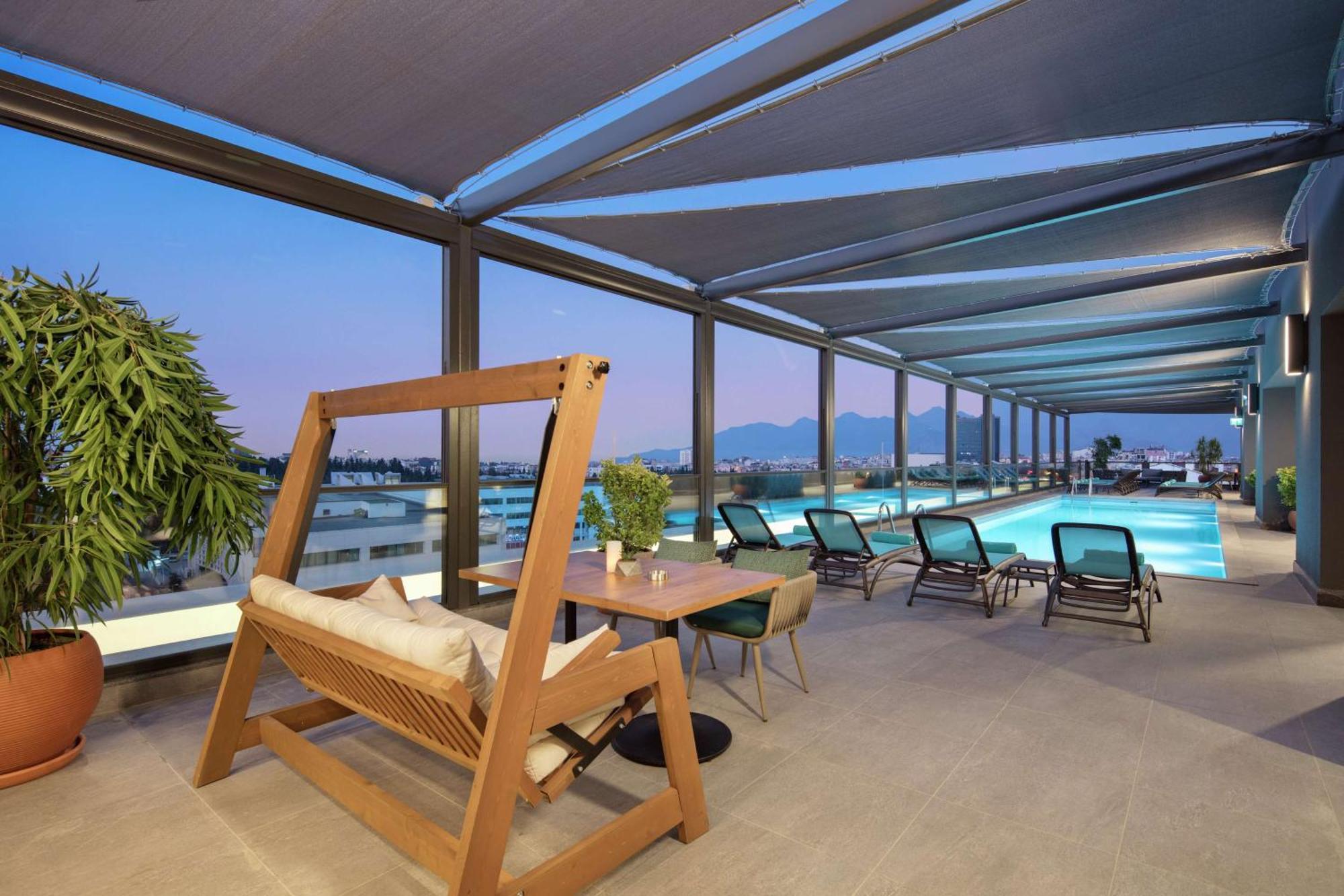 Doubletree By Hilton Antalya City Centre Екстер'єр фото The hotel's rooftop pool