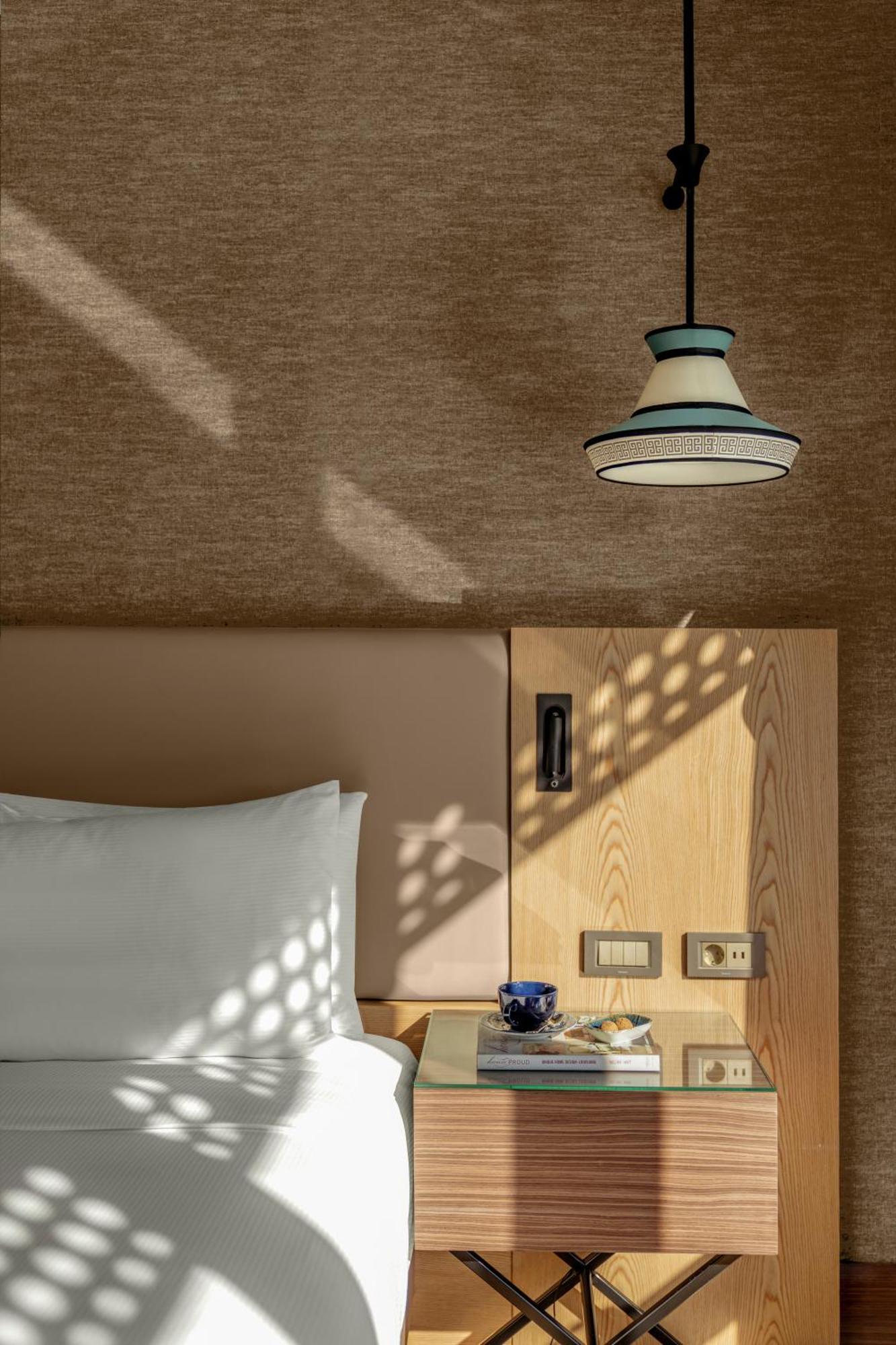 Doubletree By Hilton Antalya City Centre Екстер'єр фото A ceiling light